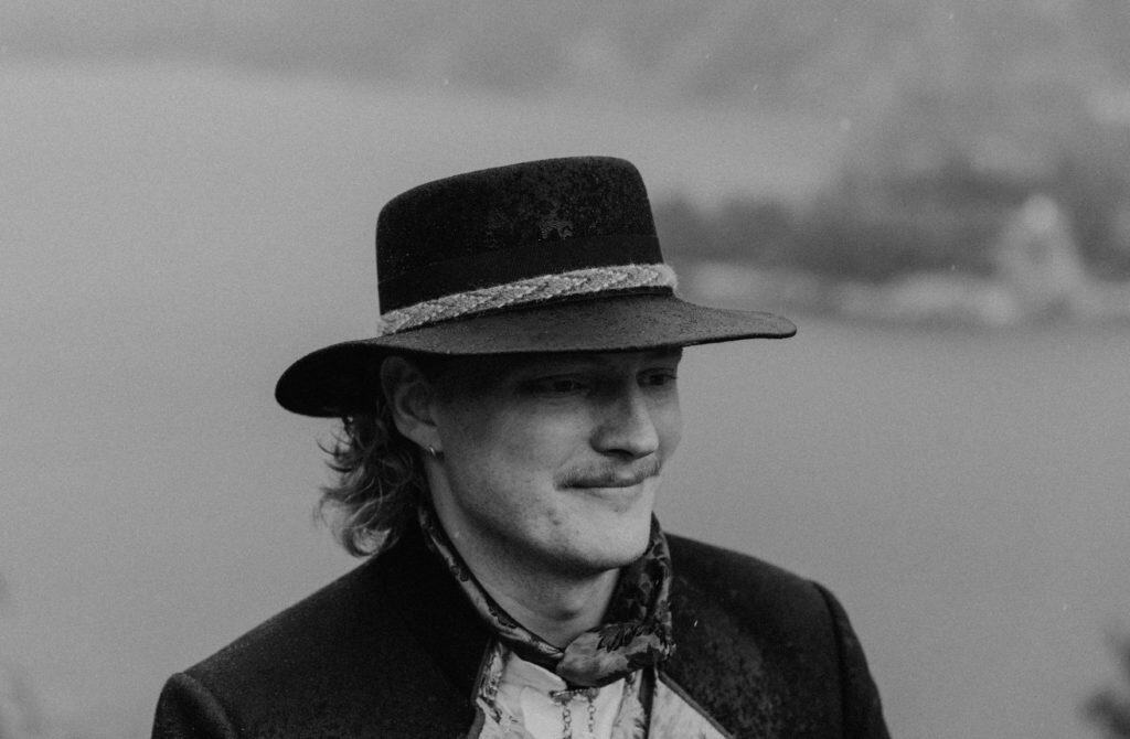 bryllupsbilder i lysefjorden,bryllup lysefjorden,bryllupsfotograf bergen,bryllupsfotograf stavanger,dokumentariske bryllupsbilder lysefjorden,høstbryllup,fjellbryllup,bryllupsbilder fjell,bryllupsbilder ved lysefjorden,bryllupsfotografering ved lysefjorden