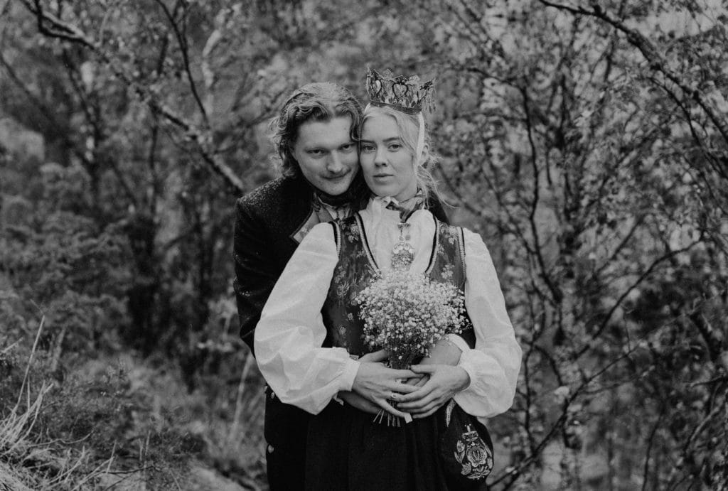 bryllupsbilder i lysefjorden,bryllup lysefjorden,bryllupsfotograf bergen,bryllupsfotograf stavanger,dokumentariske bryllupsbilder lysefjorden,høstbryllup,fjellbryllup,bryllupsbilder fjell,bryllupsbilder ved lysefjorden,bryllupsfotografering ved lysefjorden