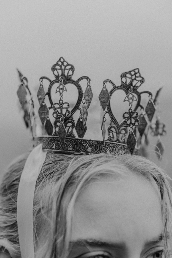 Kongekrone til bryllupsportrett, fotografert av Ane Lindstad ved Lysefjorden.