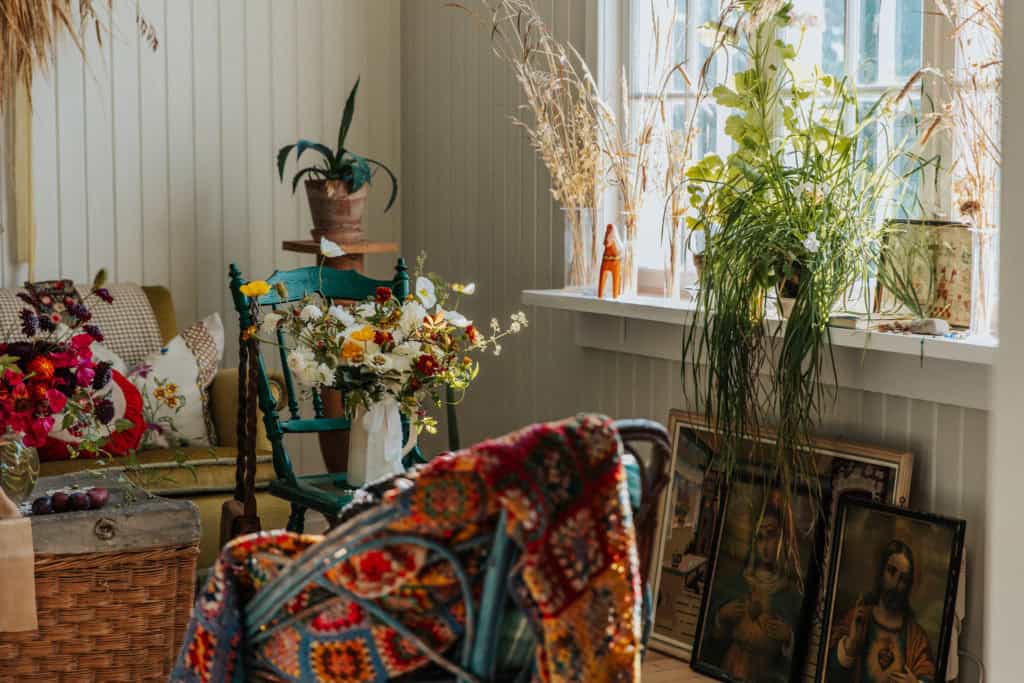 Blomsterkunstneren,Reportasje,Fotojournalistikk,Bildereportasje,Benedicte Angel Mæhle,Blomsterinspirasjon,Blomsterbuketter,Buketter,Dukkestua,Blomsterdekorering,bukettskaping